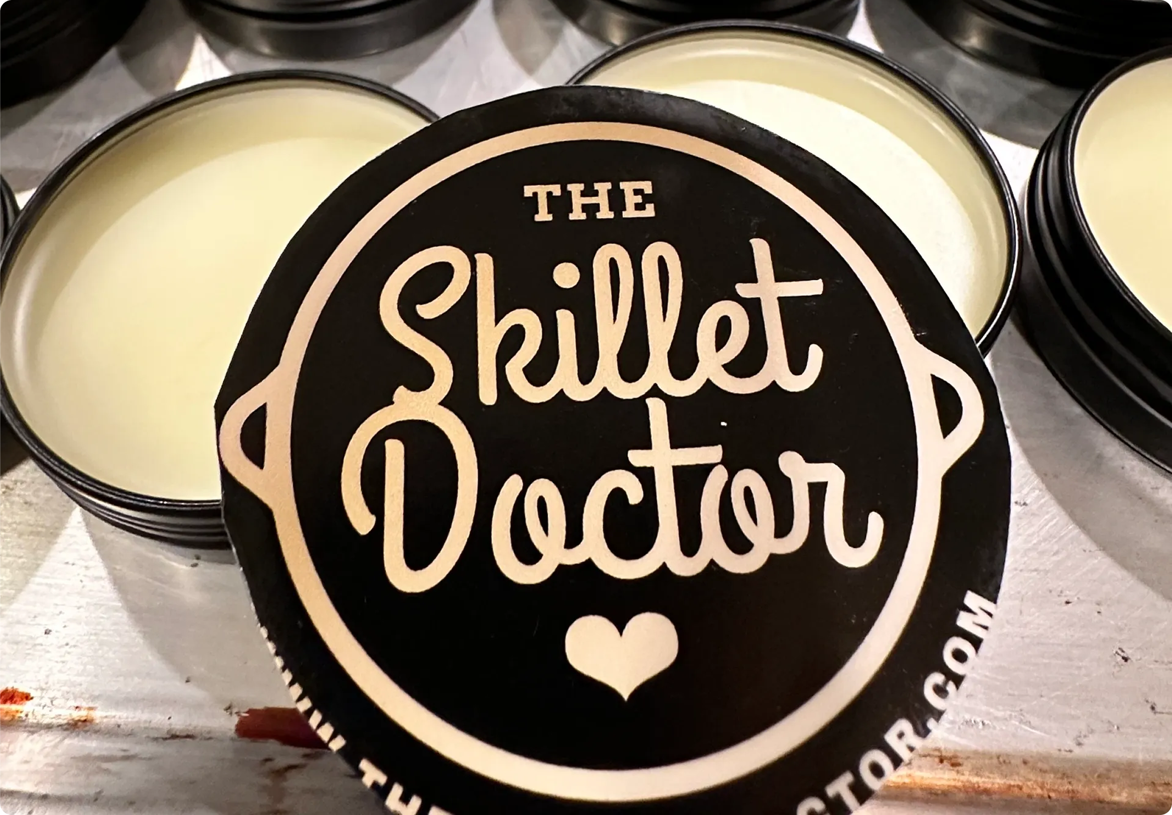 Cooking balm in round tins