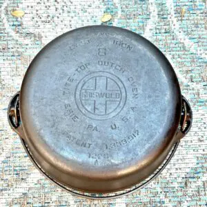 Vintage Griswold cast iron Dutch oven